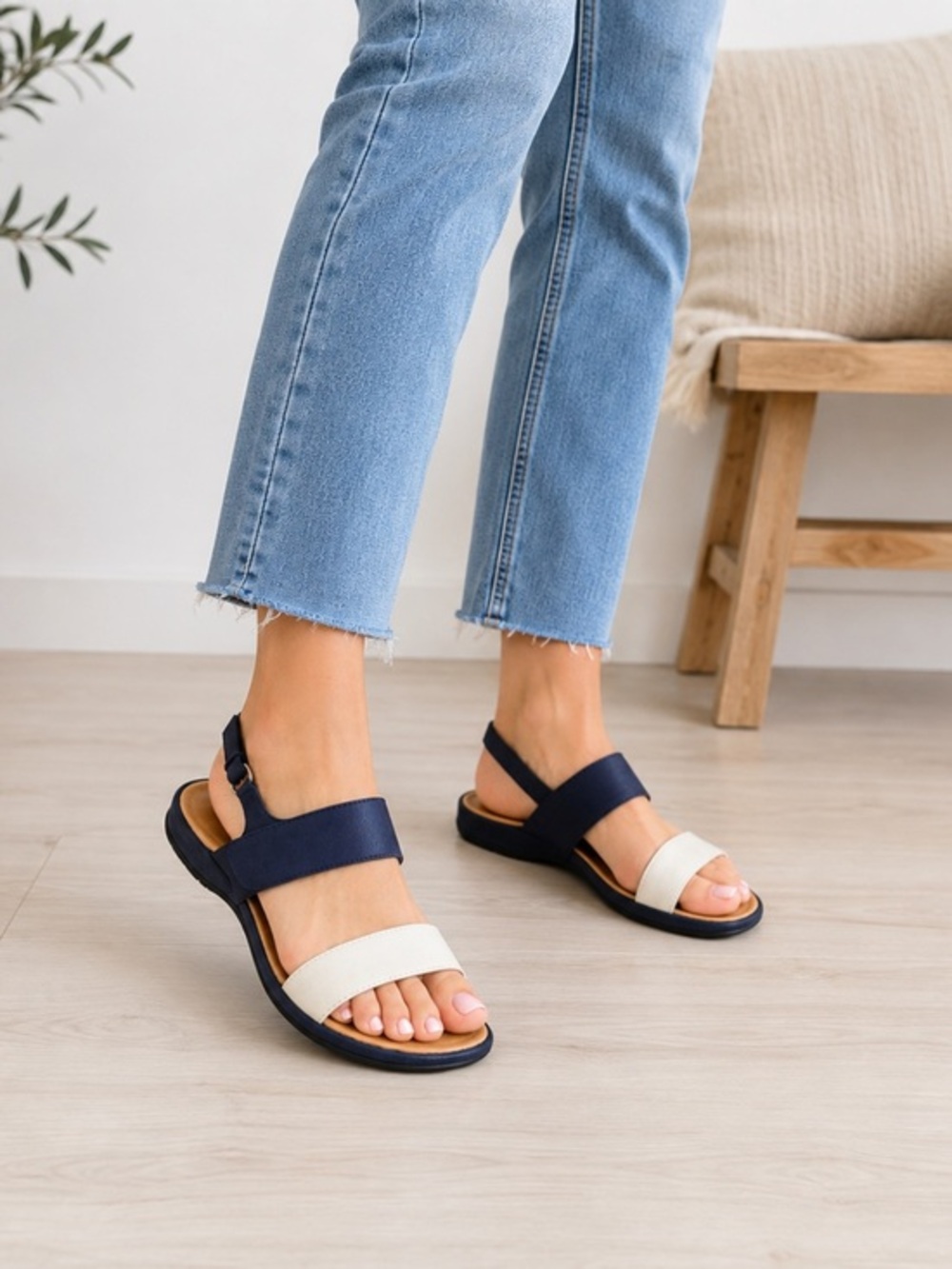 Strive Women’s Navy & White Leather Slingback Sandals Size 8.5 EU 39.5